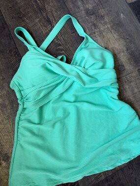 Slimming Twist-Front Tank Swimsuit top in Aqua
